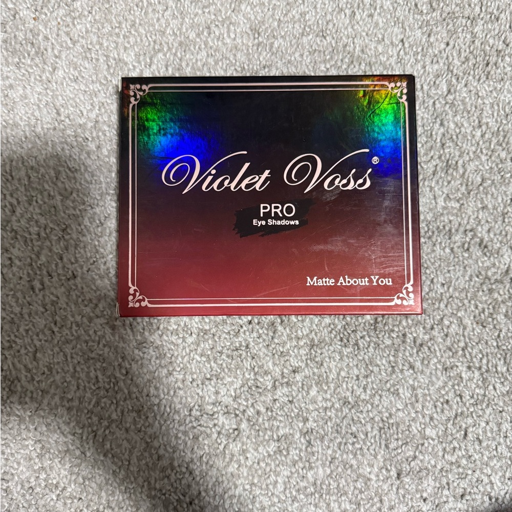 Violet Voss matte about you palette